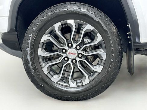 Used 2024 GMC Canyon Denali image 30