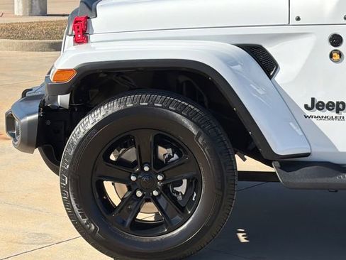 Used 2022 Jeep Wrangler Unlimited Sahara image 5