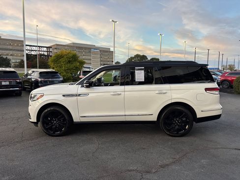 Certified 2024 Lincoln Navigator Black Label image 4