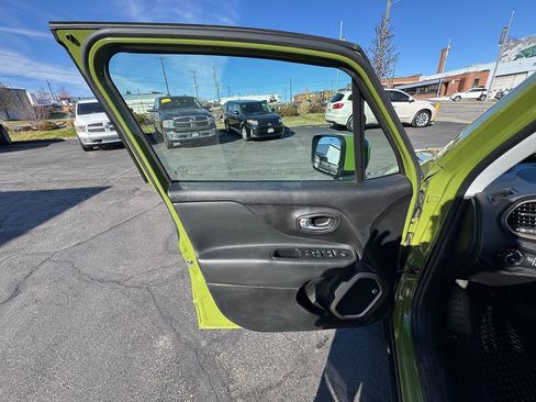 Used 2016 Jeep Renegade 75th Anniversary image 29