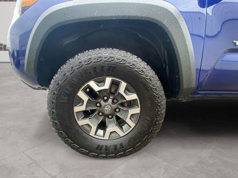 Used 2023 Toyota Tacoma TRD Off-Road w/ Technology Package AWD/4WD image 14