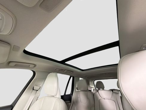 Certified 2024 Volvo XC90 B5 Plus image 23