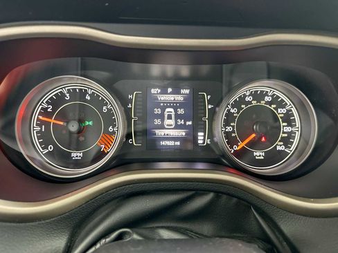 Used 2015 Jeep Cherokee Latitude w/ Cold Weather Group image 11