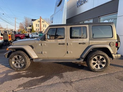 Used 2019 Jeep Wrangler Unlimited Sahara w/ Cold Weather Group image 9