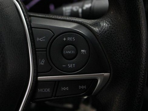 Used 2022 Toyota Camry LE image 12