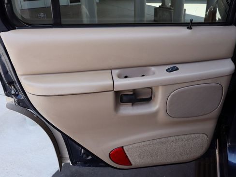 Used 2000 Ford Explorer Eddie Bauer image 23