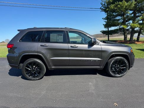 Used 2021 Jeep Grand Cherokee Laredo X image 6