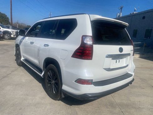 Used 2022 Lexus GX 460 Premium w/ Accessory Package image 9