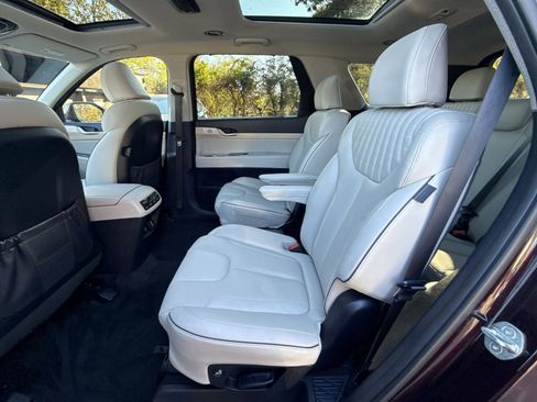 Used 2024 Hyundai Palisade Limited image 25