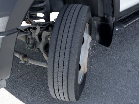 Used 2017 Ford F550 2WD Regular Cab Super Duty image 43