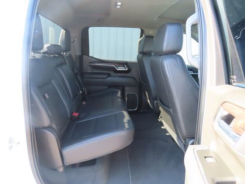 Used 2025 GMC Sierra 1500 SLT AWD/4WD image 29