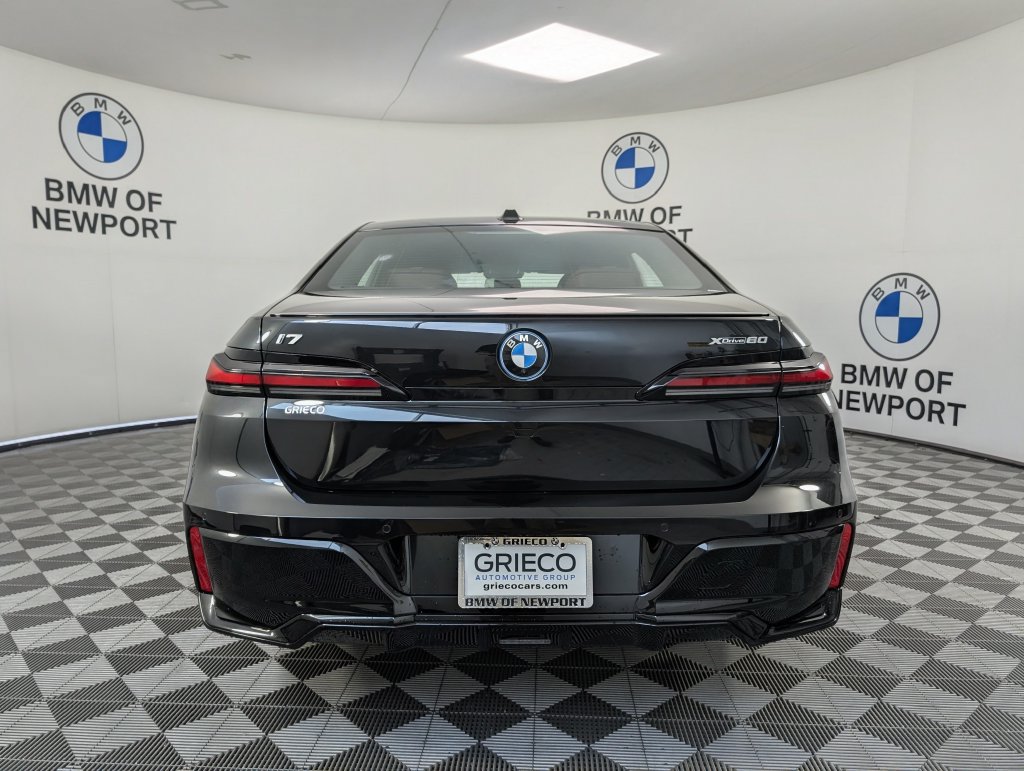 Used 2026 BMW i7 xDrive60 w/ Premium Package AWD/4WD image 7