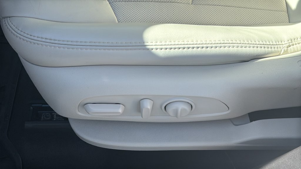 Used 2023 Buick Enclave Essence w/ Experience Buick Package FWD image 18