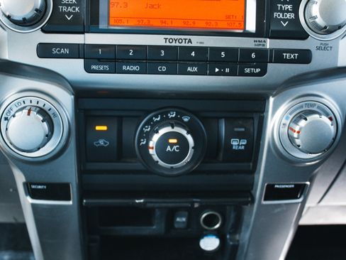 Used 2011 Toyota 4Runner SR5 w/ Premium Pkg w/Leather AWD/4WD image 20
