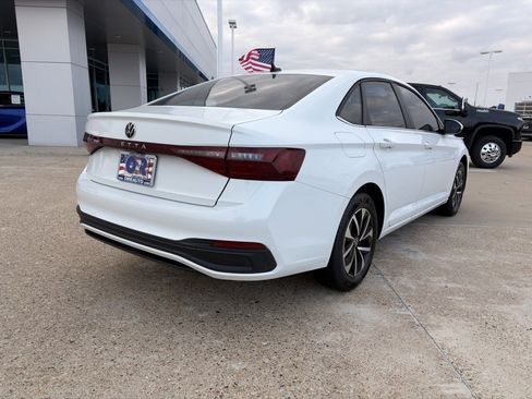 Used 2025 Volkswagen Jetta S image 4