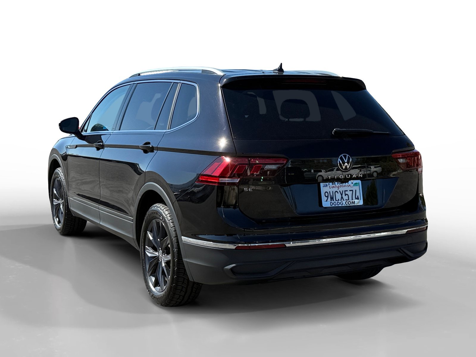 Certified 2022 Volkswagen Tiguan SE FWD image 3