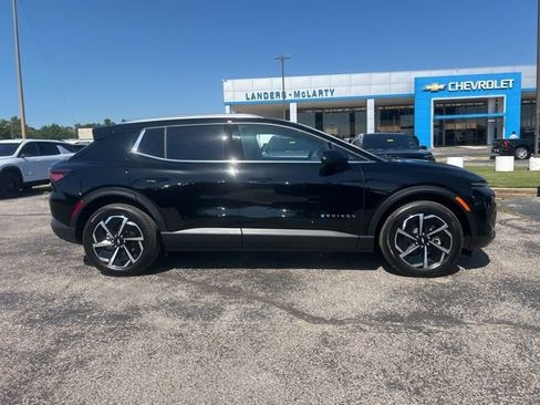 New 2026 Chevrolet Equinox EV LT image 2