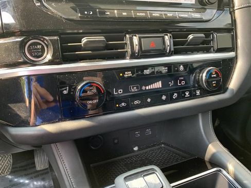 Used 2024 Nissan Pathfinder SL w/ SL Premium Package AWD/4WD image 24