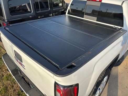 Used 2017 GMC Sierra 1500 SLT image 3