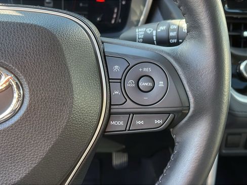 Used 2023 Toyota Corolla Cross XLE image 12