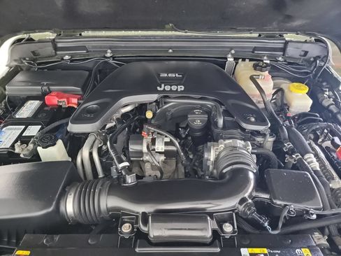 Used 2021 Jeep Wrangler Unlimited Rubicon w/ Uconnect 4C Nav & Sound Group AWD/4WD image 25