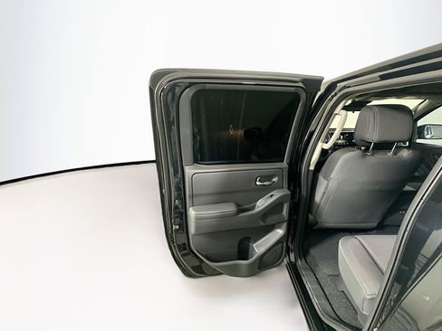 Used 2025 Nissan Frontier SV image 25