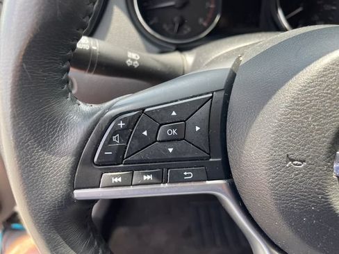 Used 2018 Nissan Rogue SV FWD image 25