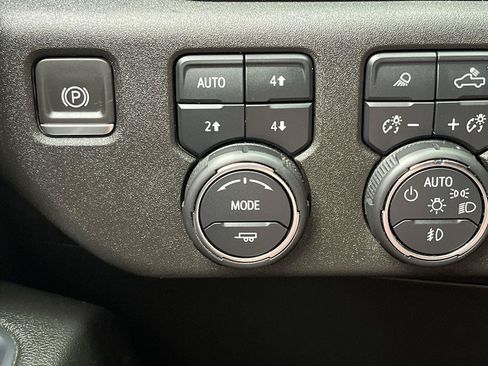 Certified 2024 Chevrolet Silverado 1500 LTZ AWD/4WD image 17