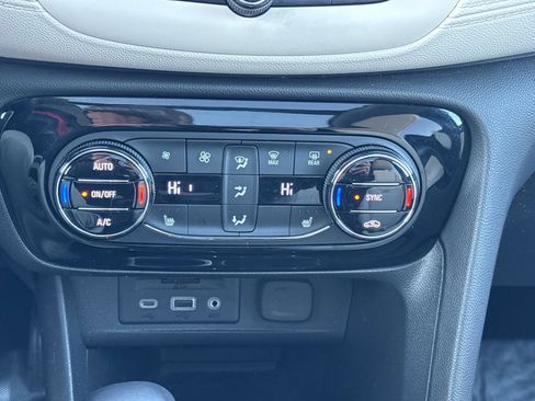 Used 2020 Buick Encore GX Essence w/ Experience Buick Package AWD/4WD image 28