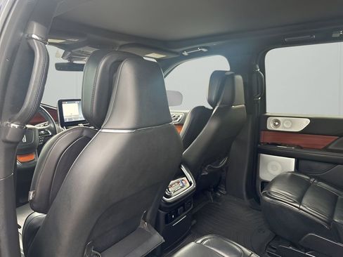 Used 2019 Lincoln Navigator L Reserve image 18