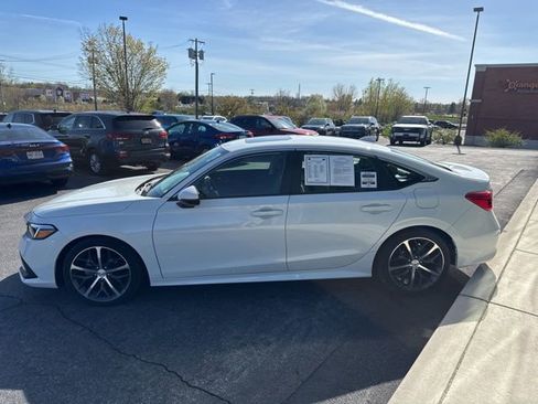Used 2024 Honda Civic Touring image 3