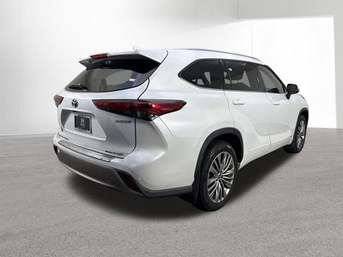Used 2022 Toyota Highlander Platinum AWD/4WD image 38