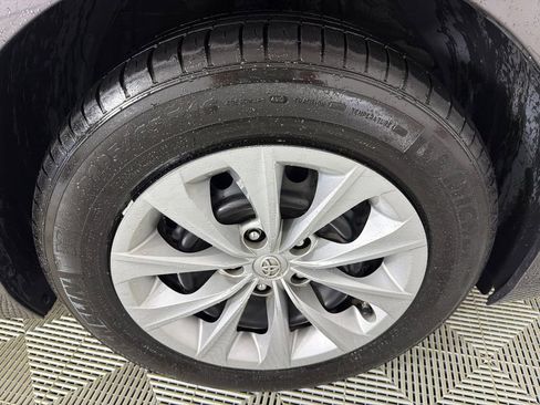 Used 2016 Toyota Camry LE image 12