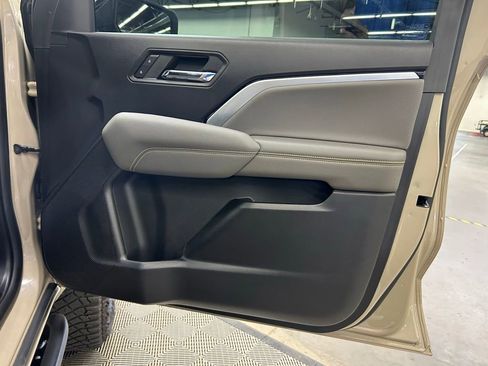 Used 2023 Chevrolet Colorado ZR2 w/ ZR2 Convenience Package III AWD/4WD image 12