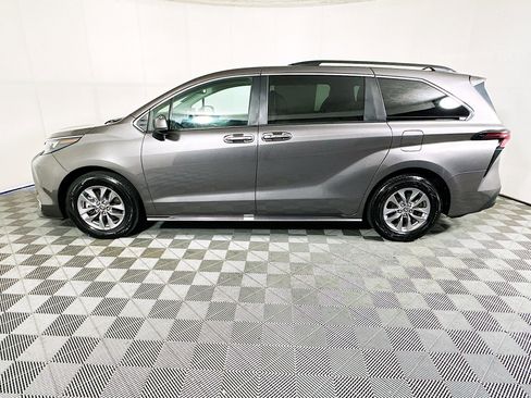 Used 2024 Toyota Sienna XLE image 6
