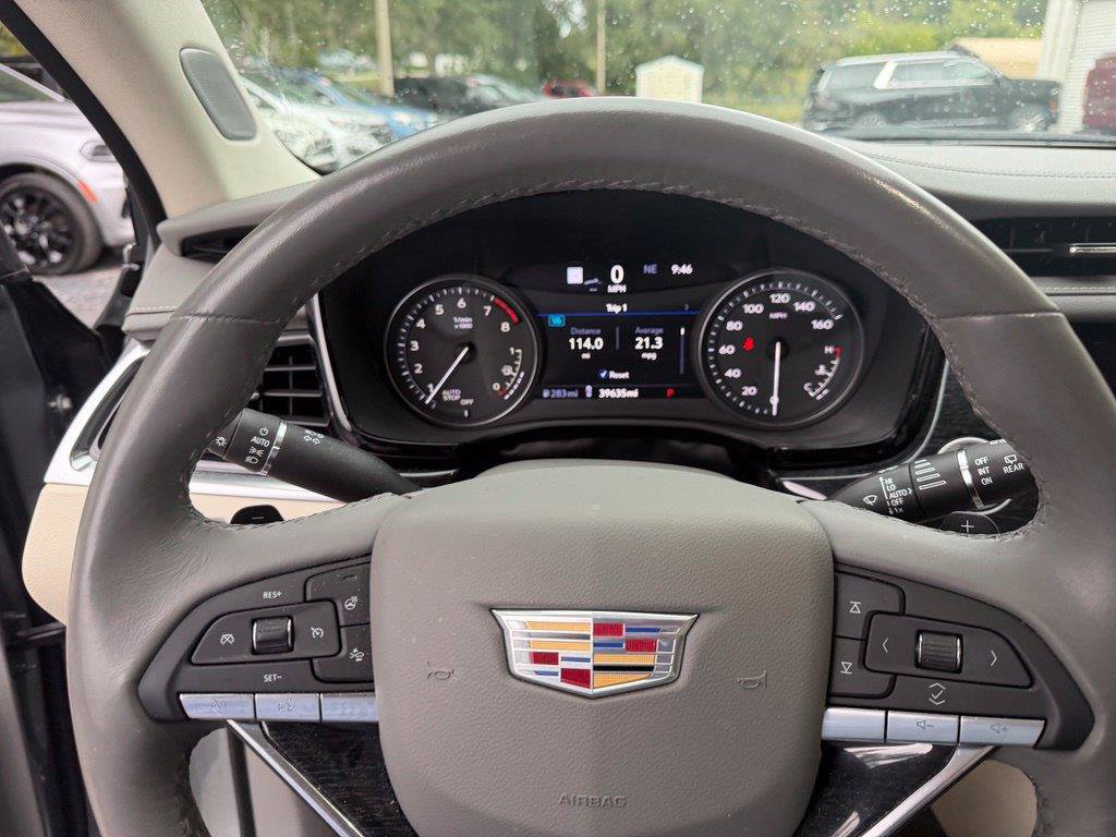 Used 2023 Cadillac XT6 Premium Luxury w/ Technology Package FWD image 18