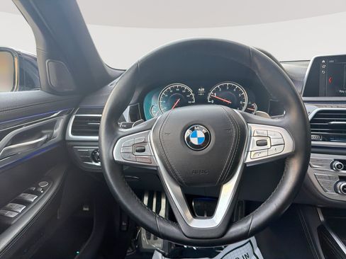 Used 2019 BMW 750i w/ M Sport Package RWD image 11