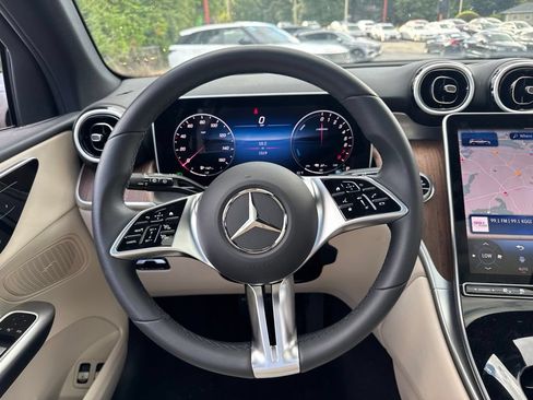 Used 2025 Mercedes-Benz GLC 350e 4MATIC image 22