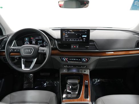 Used 2022 Audi Q5 2.0T Premium Plus w/ Premium Plus Package AWD/4WD image 16
