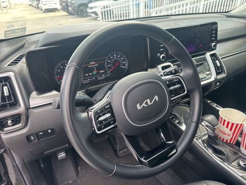 Used 2022 Kia Sorento S w/ Panoramic Sunroof Package FWD image 16