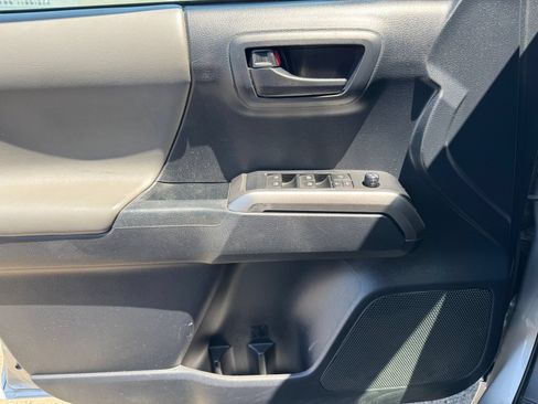 Used 2019 Toyota Tacoma SR5 RWD image 12