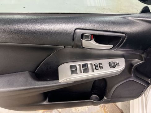 Used 2014 Toyota Camry SE image 19