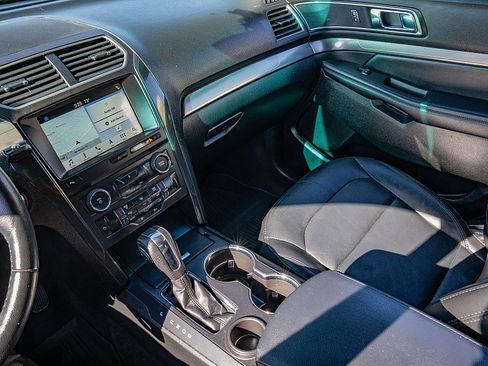 Used 2018 Ford Explorer XLT w/ Equipment Group 202A image 27