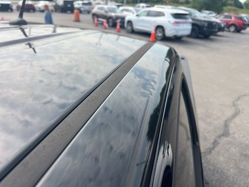 Used 2017 GMC Canyon 2WD Crew Cab w/ Convenience Package image 40