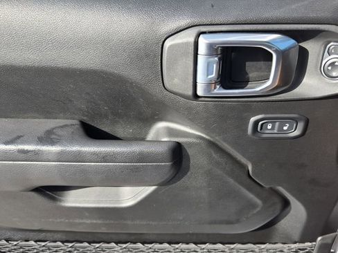 Used 2022 Jeep Gladiator Willys image 28