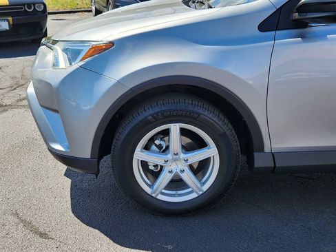 Used 2017 Toyota RAV4 LE w/ Carpet Mat Package AWD/4WD image 13