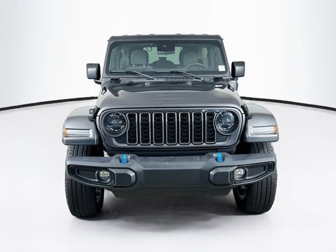 Used 2024 Jeep Wrangler Unlimited w/ Convenience Group AWD/4WD image 2