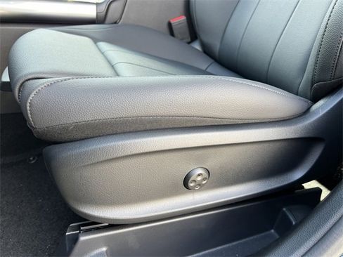 Used 2025 Mercedes-Benz GLA 250 4MATIC image 8