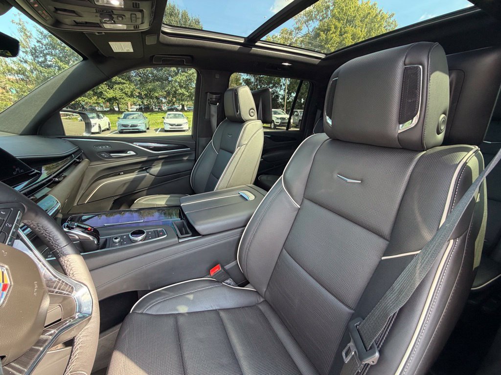 Used 2024 Cadillac Escalade ESV Sport w/ LPO, ONYX Package AWD/4WD image 7