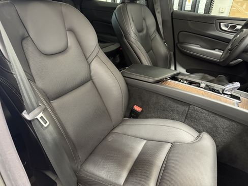 Used 2023 Volvo XC60 B5 Ultimate w/ Climate Package FWD image 20